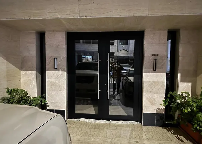 Luxury Apartment, 3 Bedrooms, Living Room, Kitchen